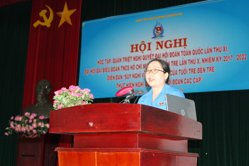 Đồng chí Nguyễn Thị Hồng Nhung - Bí thư Tỉnh đoàn phát biểu tại Hội nghị